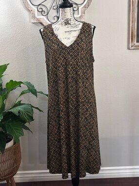 AK Sleeveless V-Neck Black & Gold Patterned Women's Dress